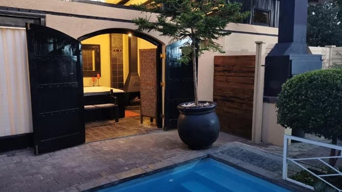 R200 Guest Houses in Bloemfontein